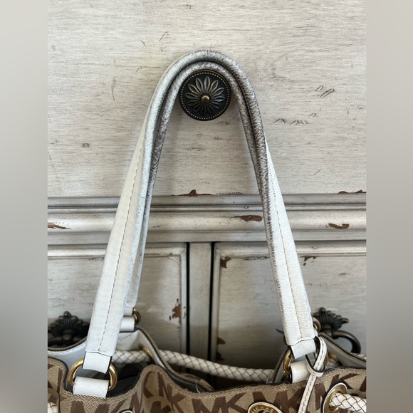 MK Michael Kors Jet Set Large Gather signature tote-Tassel Purse - Picture 4 of 9